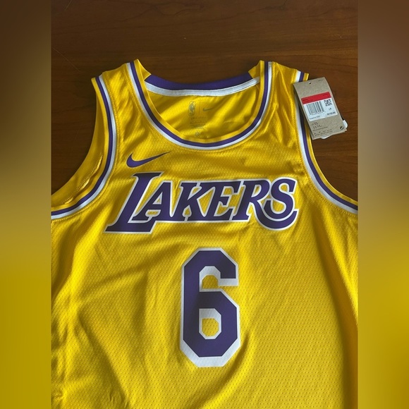 Nike Lakers LeBron James Swingman Icon Yellow #6 Jersey Size Large [CW3669-738] - Picture 2 of 3